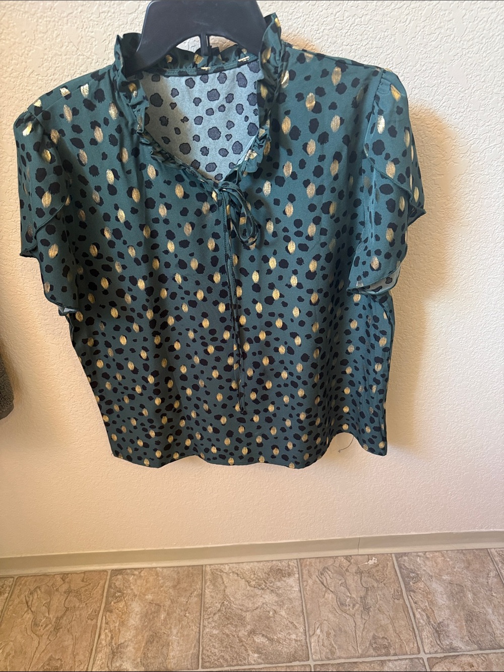 Women’s Green Animal Print Tie-Neck Blouse